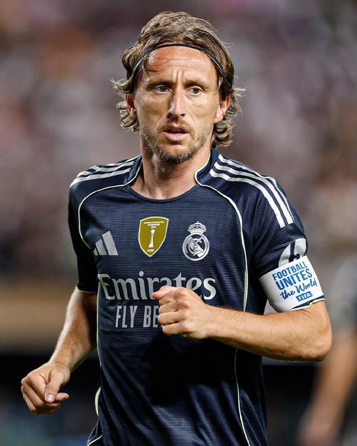 塞尔吉尼奥：莱奥必须面向球门；希望恩昆库能尽快融入