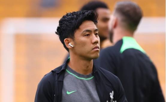 贝克汉姆的球队夺冠，全家相拥庆祝，14岁金发小七很夺目